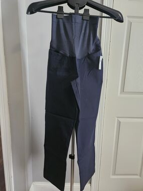 Wimens Old Navy Dark Navy High-Waist Pixie Maternity Pants.